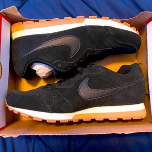 Black Nike MD Runner 2